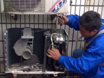 冬天热水器加热以后为什么下面那个管上面冒泡泡