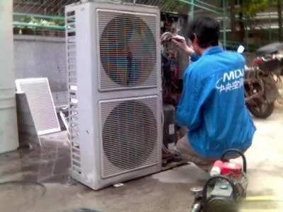 中央空调外机噪音是哪个部件产生的